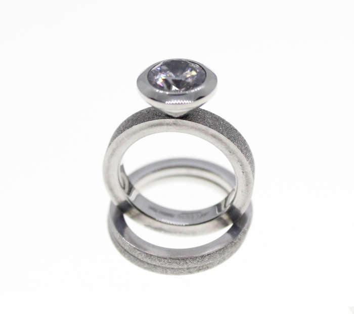 Ring - Fashion Stainless Steel Sparkle Diamante with 2 x Side Bands,Stamped Del Coursy - ML2359