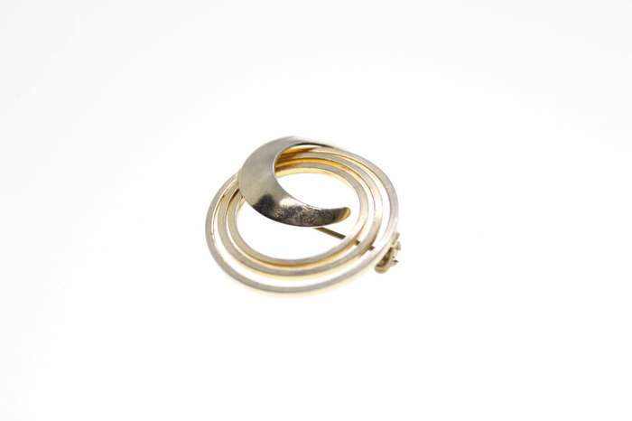 Brooch - Vintage Swirl Design Gold Tone Brooch - ML2485