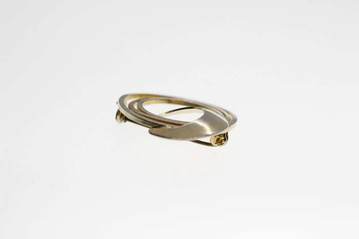 Brooch - Vintage Swirl Design Gold Tone Brooch - ML2485