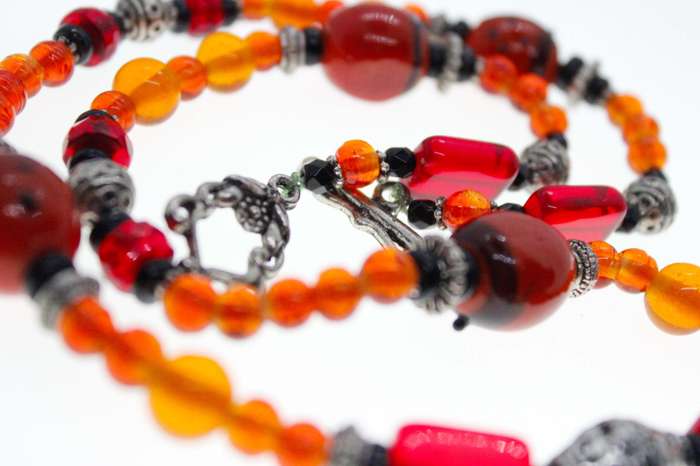 Necklace - Fun Red Orange,Beaded Necklace. Silver Tone, Black Beads T Clasp - ML2572