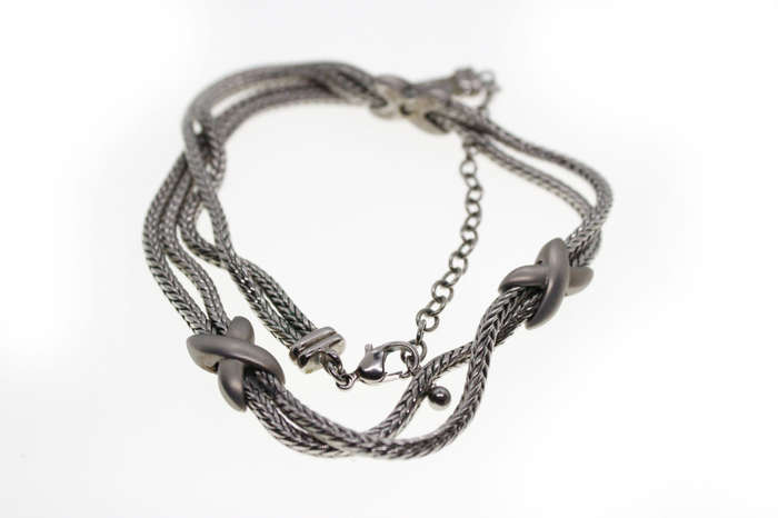 Necklace - Fashion Silver Tone Rope Design. Crosses holding the double Chains together. - ML2591