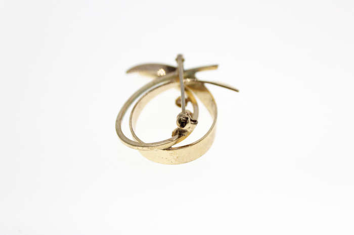 Brooch - Vintage Gold Tone Spiral Style with 3 Red Rhinestones, Slightly Tarnished on Back - ML2603