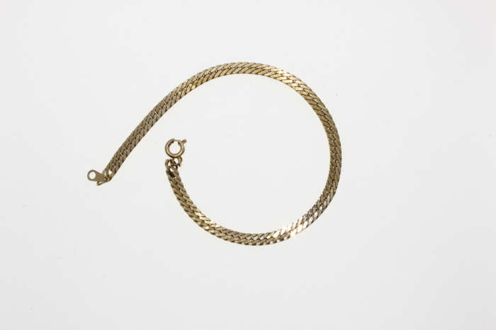 Bracelet - Vintage Gold Tone Curb Link Style Chain Bracelet with Spring Ring Clasp - ML2634