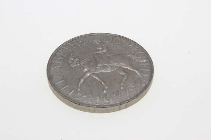 Coin - 1977 Queen Elizabeth 11 Silver Jubilee Crown Commemorative Coin in case. - ML2642