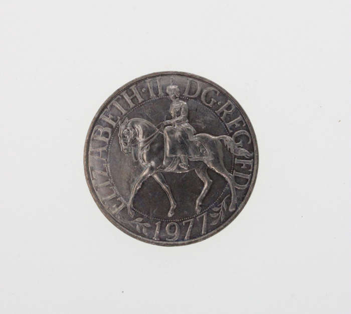 Coin - 1977 Queen Elizabeth 11 Silver Jubilee Crown Commemorative Coin in case. - ML2642