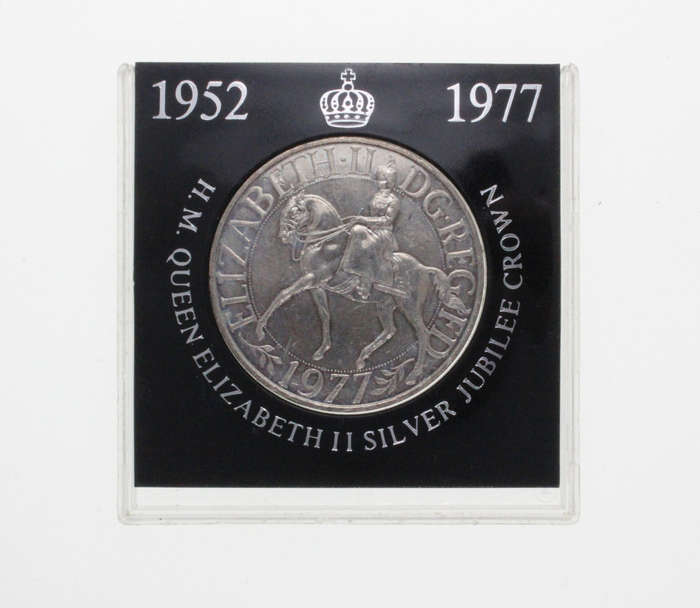 Coin - 1977 Queen Elizabeth 11 Silver Jubilee Crown Commemorative Coin in case. - ML2642