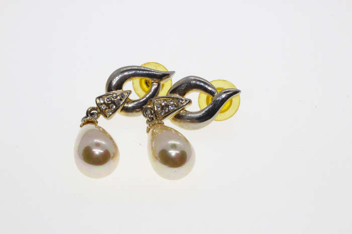 Earrings - Gold Tone Dress Up Faux Pearl Drop Earrings - ML2645