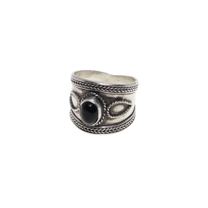Ring - 925 Silver Wide Ring. Centre Garnet with thin rope detail - ML2817