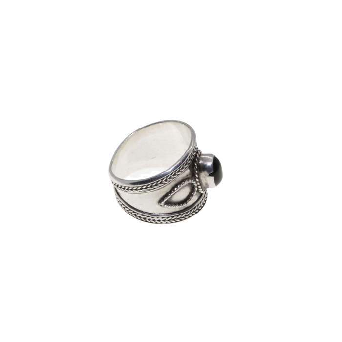 Ring - 925 Silver Wide Ring. Centre Garnet with thin rope detail - ML2817