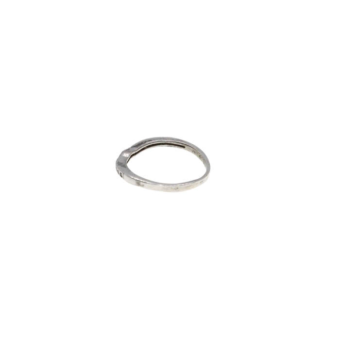 Ring - 925 Silver Band Small V indent in centre. Diamantes - ML2936