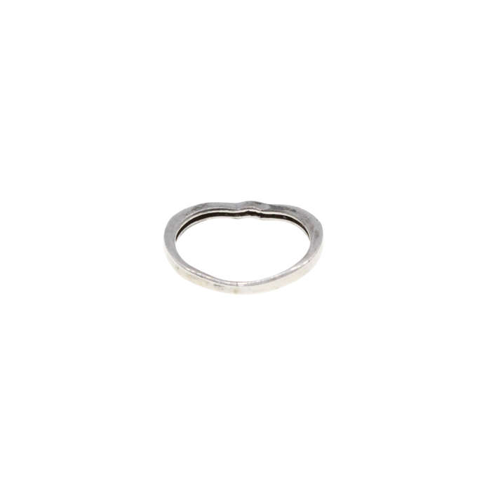 Ring - 925 Silver Band Small V indent in centre. Diamantes - ML2936