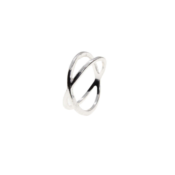 Ring - Silver Tone Criss Cross Ring - ML2937