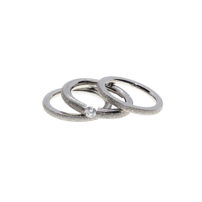Ring - 3 x Silver Tone Band surrounded with Silver Glitter. One Clear Diamante Centre - ML2956