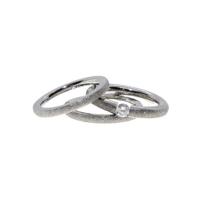 Ring - 3 x Silver Tone Band surrounded with Silver Glitter. One Clear Diamante Centre - ML2956