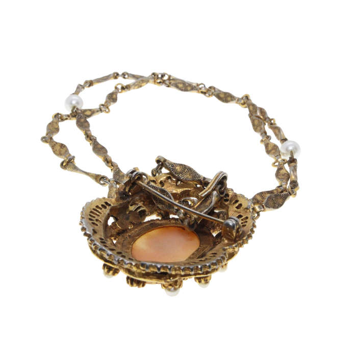 Necklace - Vintage Gold Tone Fancy Link Chain and Cameo with Faux Pearls. - ML2992