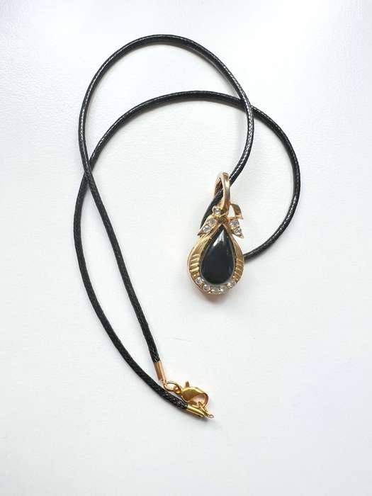 Necklace - Vintage Gold Tone Pendant. Pear Shaped Black Stone in Gold Tone Frame with Diamantes o...