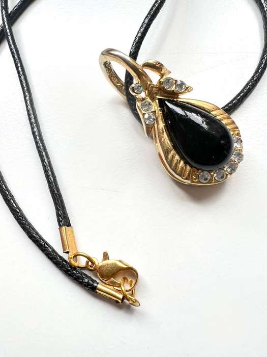 Necklace - Vintage Gold Tone Pendant. Pear Shaped Black Stone in Gold Tone Frame with Diamantes o...