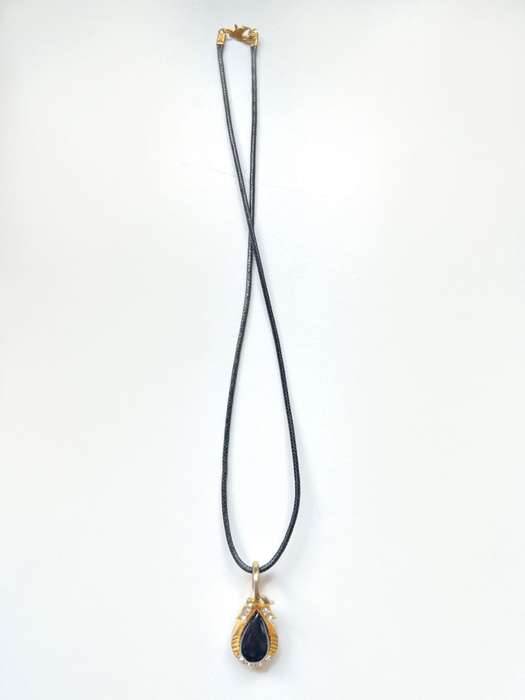 Necklace - Vintage Gold Tone Pendant. Pear Shaped Black Stone in Gold Tone Frame with Diamantes o...