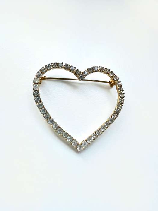 Brooch - Vintage Gold Tone with Diamantes Heart Shape Pin Brooch ML2010
