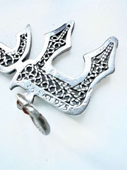Pendant - Judaica Chai Pendant ('Life") Made in Israel 925 Silver. Filigree Design ML2012
