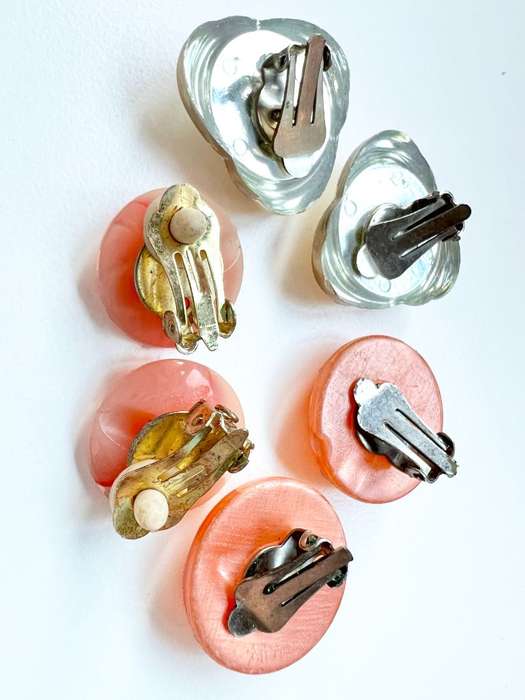 Earrings - Vintage Clip Ons. White & Gold Tone ML2014