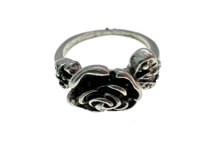 Ring - Vintage Silver Tone Rose Ring with Leaves on the Side - ML2227