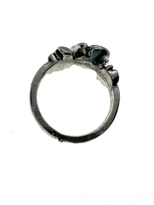 Ring - Vintage Silver Tone Rose Ring with Leaves on the Side - ML2227
