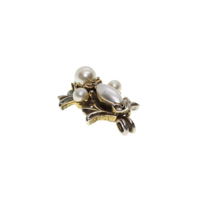 Pendant - Silver and Gold Tone. Leaf Design with Faux Pearls - ML3112