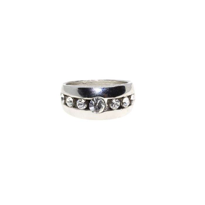 Ring - Silver Tone Band Ring inset with Diamantes with Larger Stone in Center - ML3117