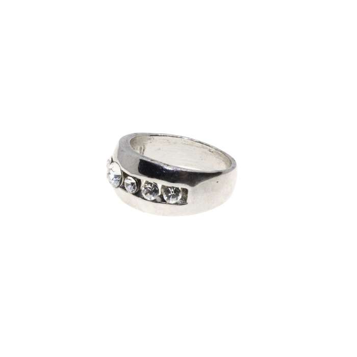 Ring - Silver Tone Band Ring inset with Diamantes with Larger Stone in Center - ML3117