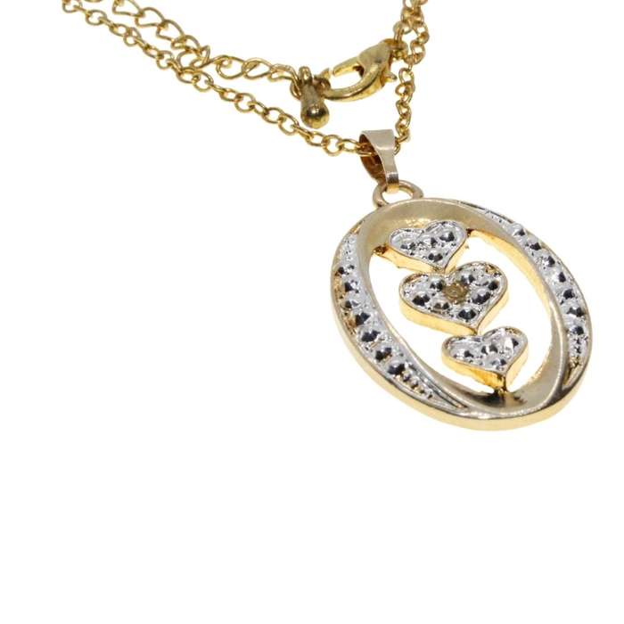 Necklace - Gold Tone Dainty Fashion Necklace. Oval Pendant with 3 Hearts - ML3125