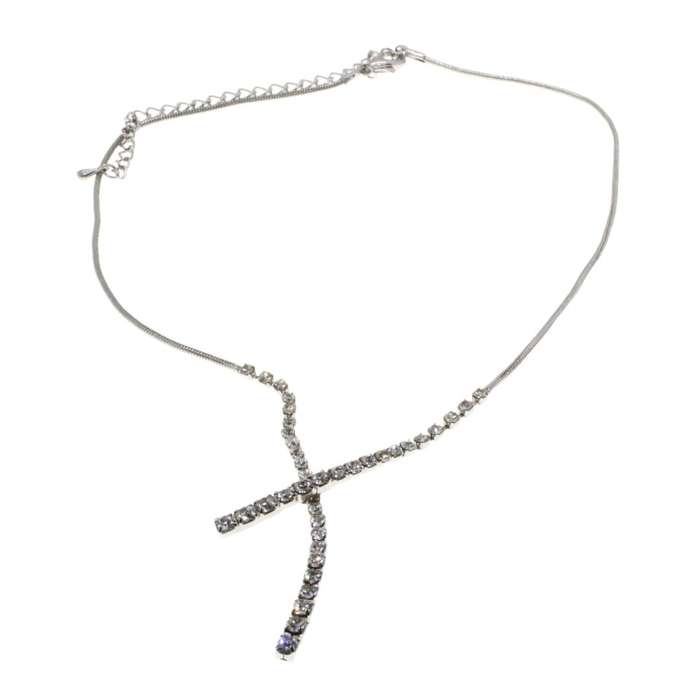 Necklace - Silver Tone Fashion Statement Necklace. Diamante Criss Cross Centre Piece - ML3233