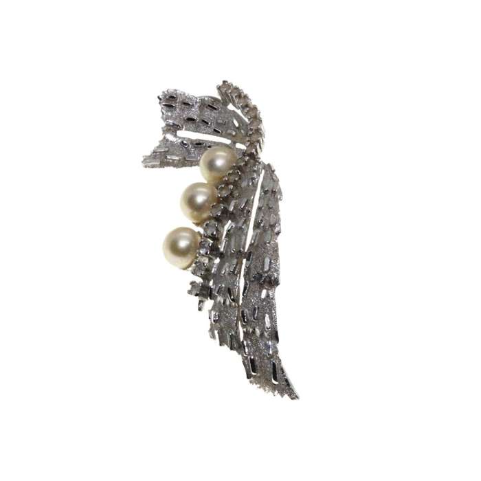 Pendant - Silver Tone Large Intricate Textured Twirl Design with 3 Faux Pearls - ML3272