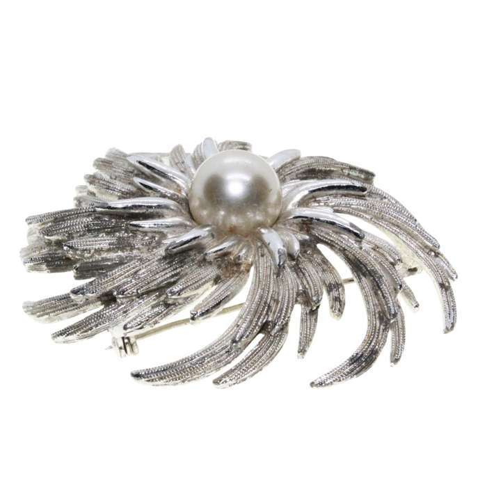 Brooch - Silver Tone Vintage Large Swirl Brooch with Faux Pearl in Centre - ML3305