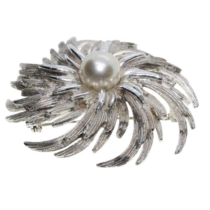 Brooch - Silver Tone Vintage Large Swirl Brooch with Faux Pearl in Centre - ML3305