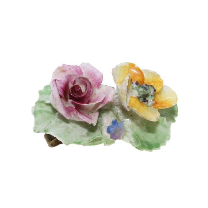 Brooch - Gold Tone Vintage Delicate Porcelain Roses with Leaves - ML3308