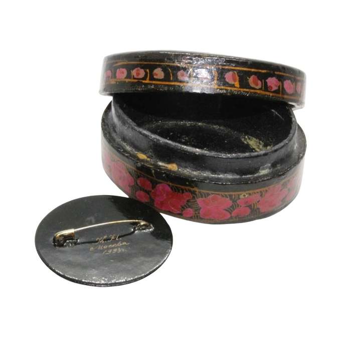 Brooch - Vintage Russian Handpainted Brooch. Oval Lacquered Trinket Box - ML3532