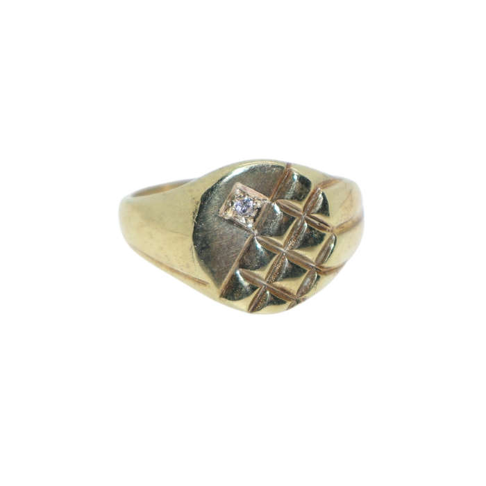 Ring - Silver Gilt  (mens)  signet ring.  Raised squares and a single clear stone - ML3632