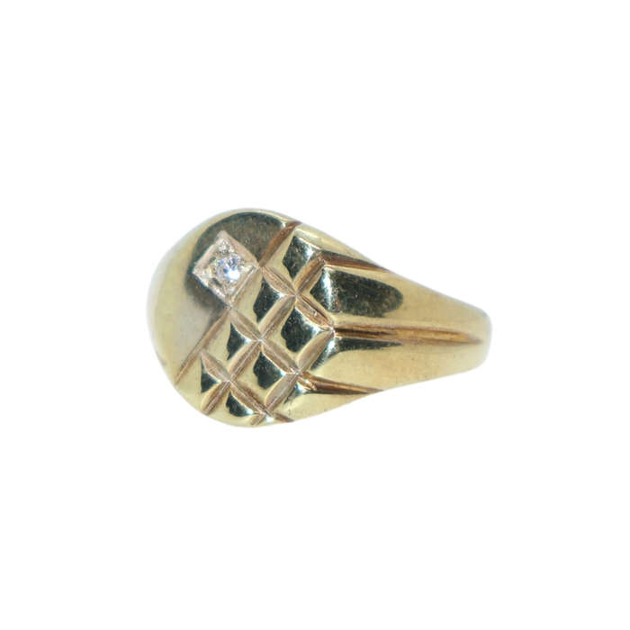 Ring - Silver Gilt  (mens)  signet ring.  Raised squares and a single clear stone - ML3632