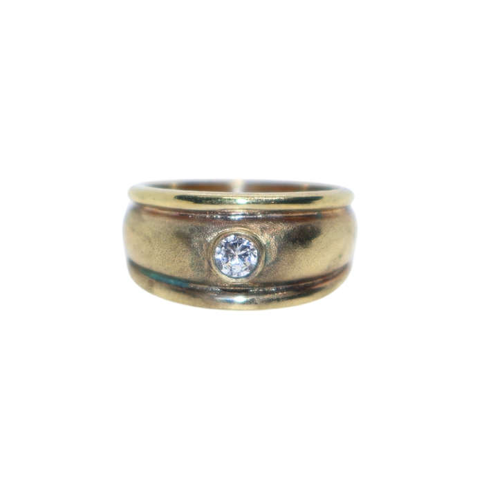 Ring - Silver Gilt . Wide rin. Thin bands on either side. Clear stone in centre - ML3638