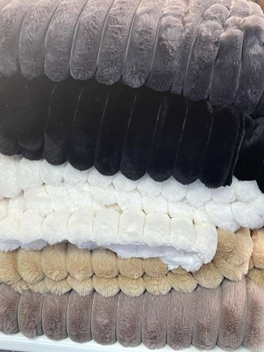 Decadence Fur Throws (150 X200cm)
