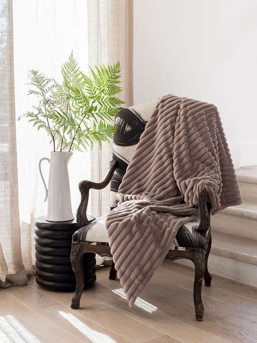 Decadence Fur Throws (150 X200cm)