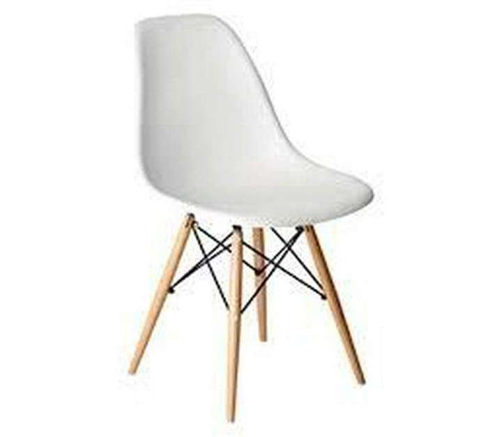 SMTE Jack Brown Emmy Wooden Leg Chair - White with keychain