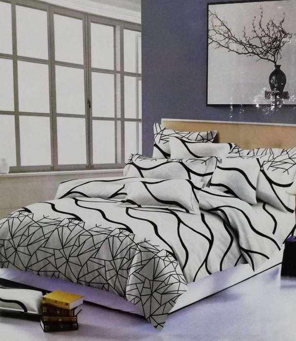 SMTE Black Lined Duvet Cover Set with keychain