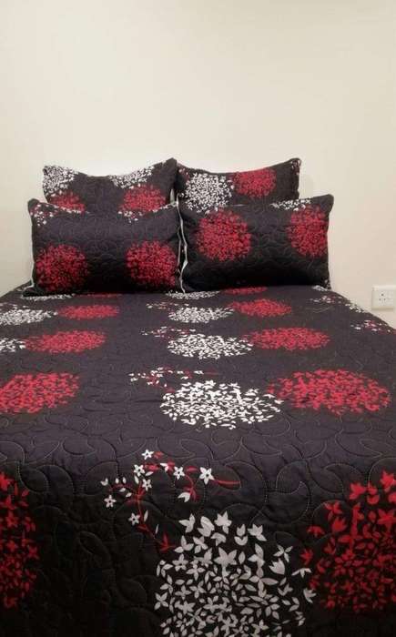 SMTE 5 Piece Quilt Set Black Bedspread Set with keychain