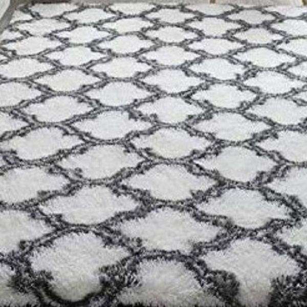 SMTE Light Fluffy Shaggy Rug/Carpets - Black & White with keychain