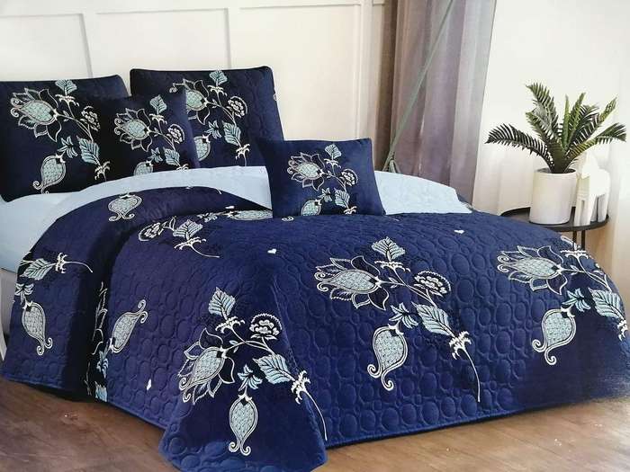 SMTE 5 Piece Quilt Set Blue Flower Designed Bedspread Set - Queen with keychain