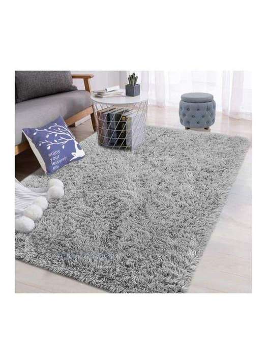 SMTE Soft Shaggy Rug - Grey with keychain