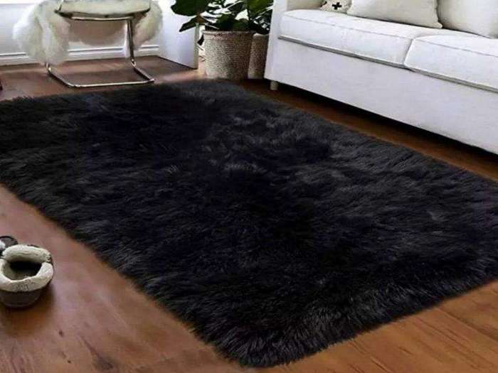 SMTE Black Fluffy Shaggy RugCarpet (150cmx200cm) with keychain