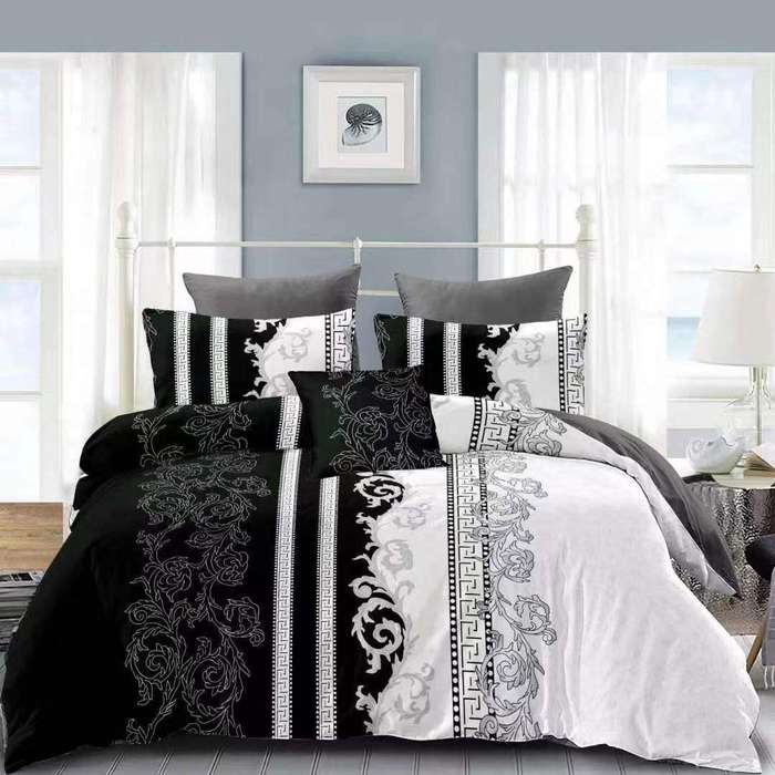 SMTE 5pc Quilt Set Black & White Bedspread Set with keychain